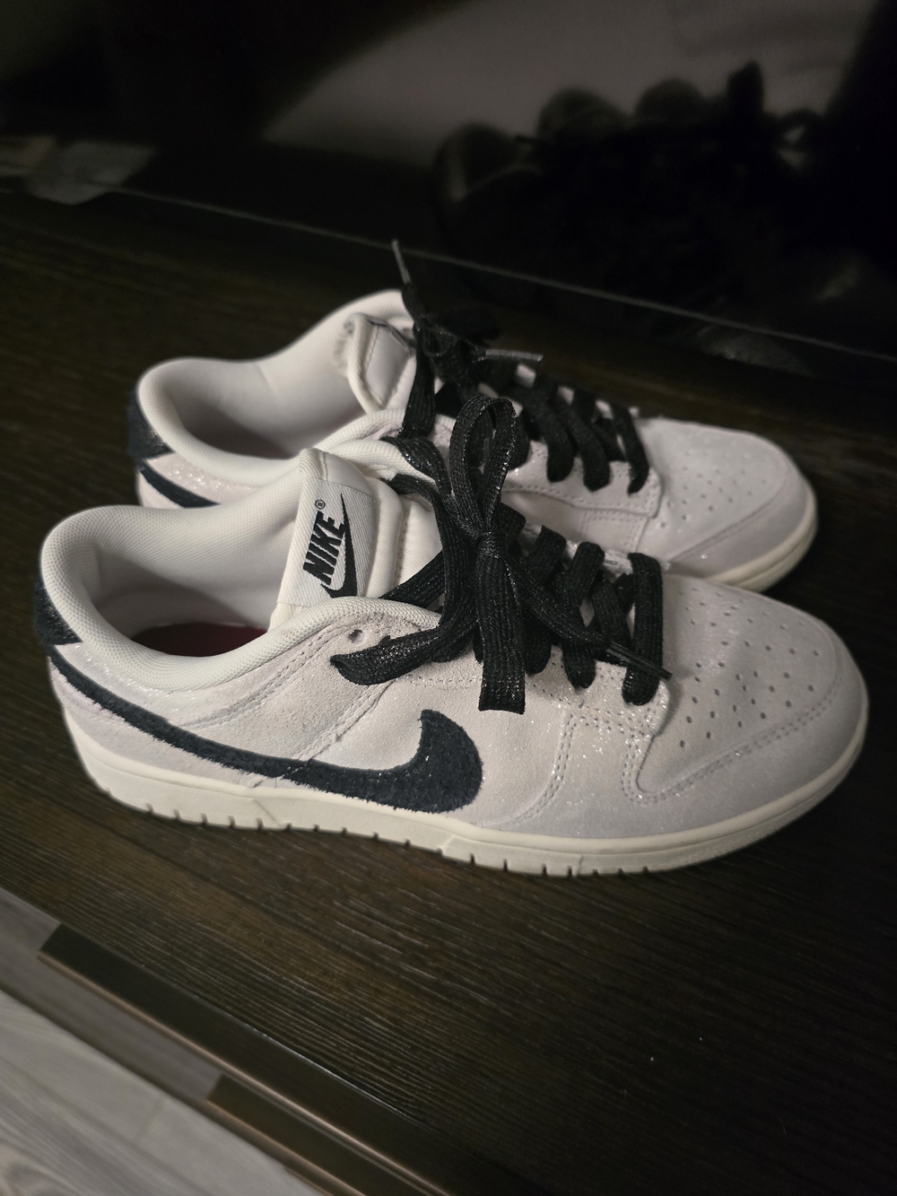 Nike Iridescent Low-Top Sneakers with Black Swoosh - Picture 3 of 9